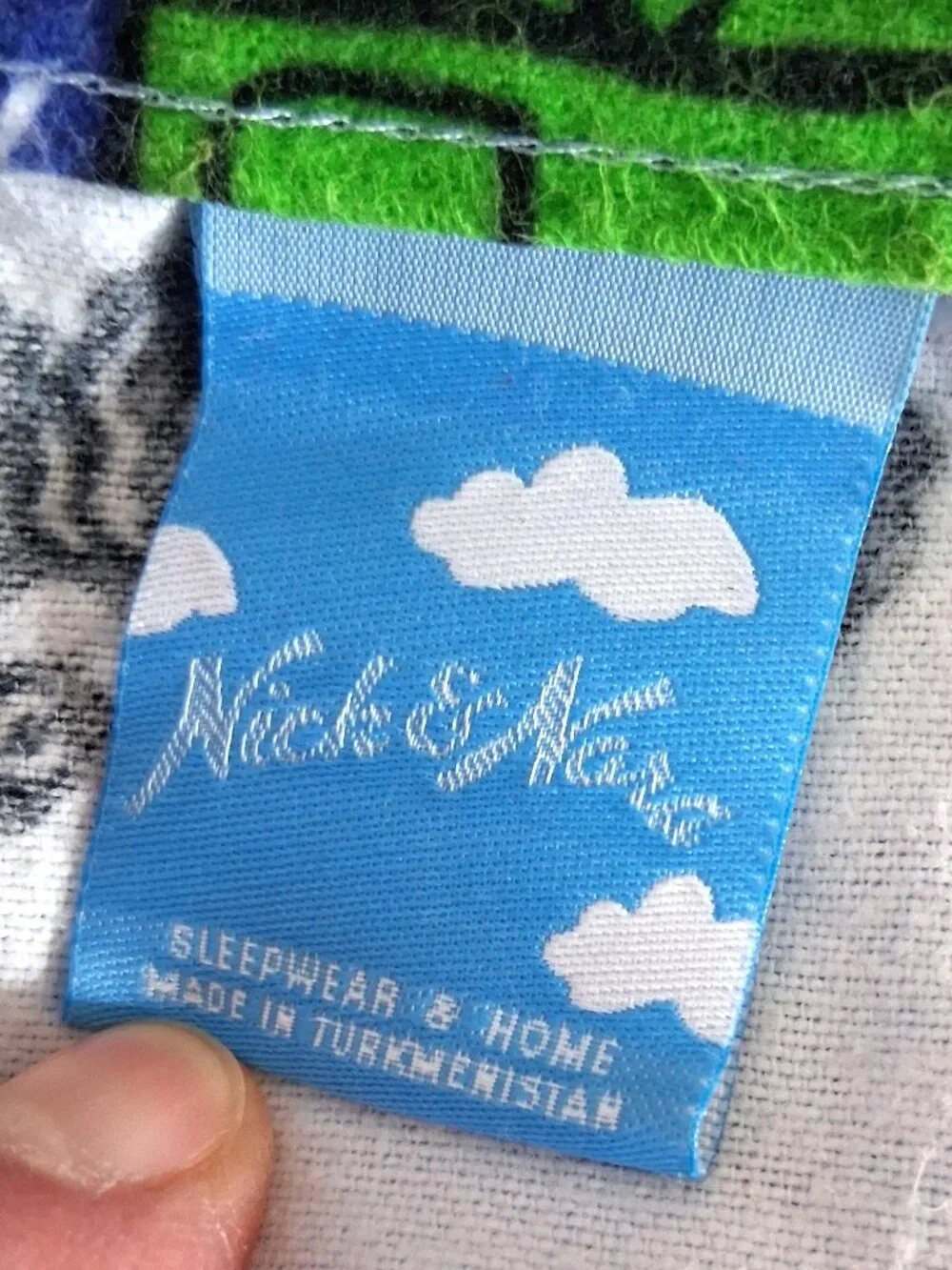 Nick & Nora Whimsical Traveling Gnomes Twin Flannel Sheet Set w/Drawstring Bag
